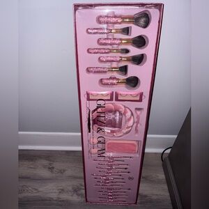 Glitz&Glam 30 Piece Makeup Brush Set Essentials Collection seen on TikTok Pink